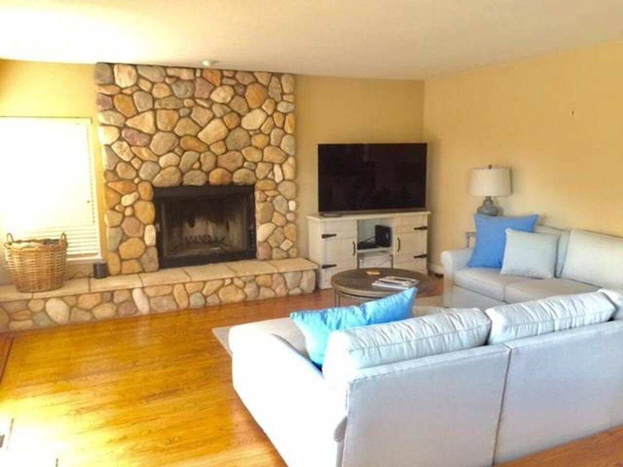Building Photo - 352 Troon Ct