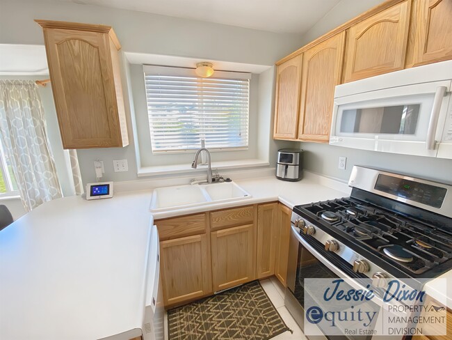 Building Photo - 2014 Jenny Ln.