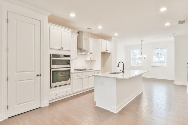 Building Photo - 6528 Beacon Dr