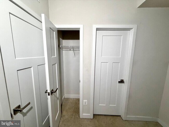Building Photo - 4812 Crest View Dr