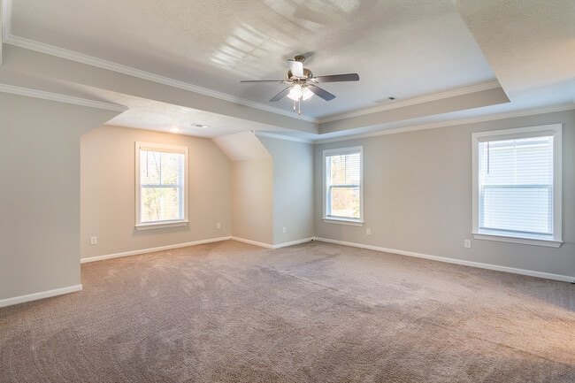 Building Photo - 811 Lillian Pk Dr