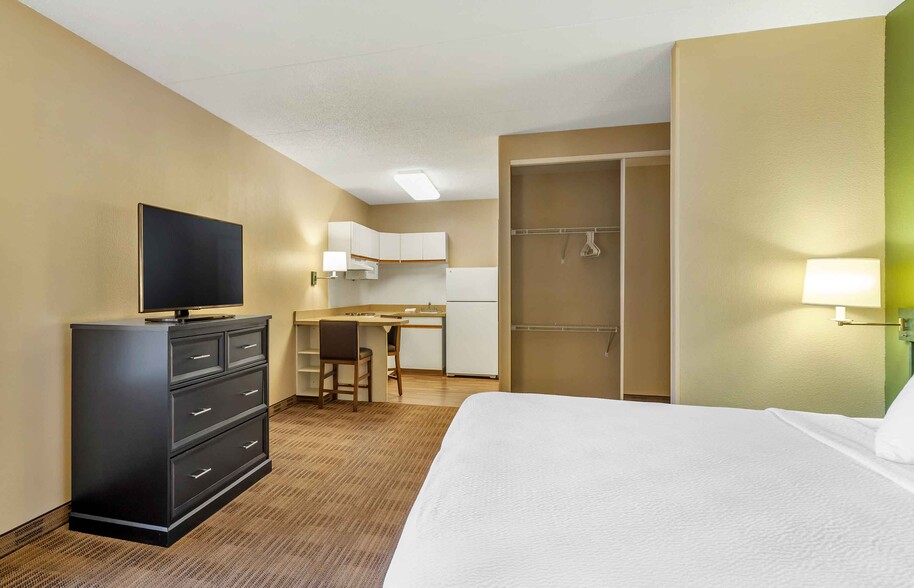 Building Photo - Furnished Studio-Chicago - Vernon Hills - ...