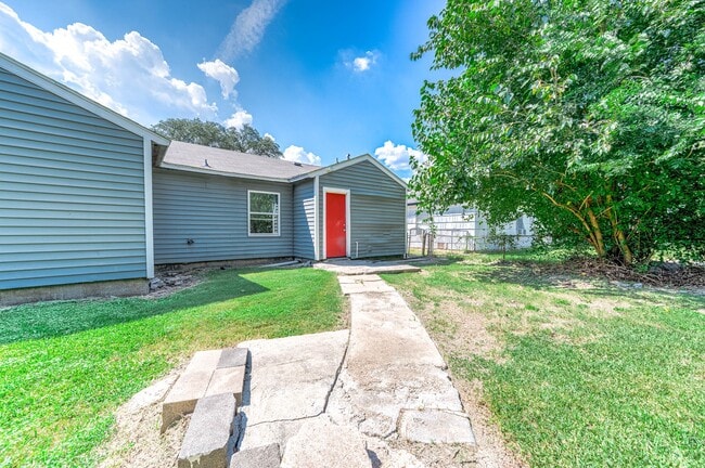 Building Photo - 1503 Acacia Dr
