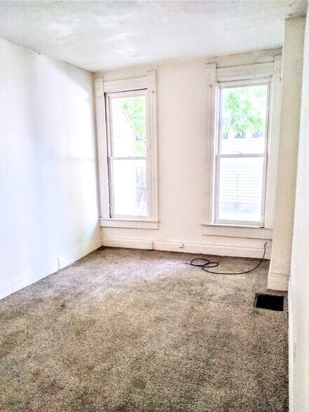 Building Photo - 202 E Gilbert St