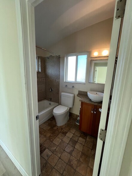 Bathroom - 2527 Union St