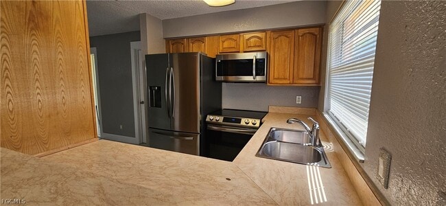 Building Photo - 606 SE 13th Ct