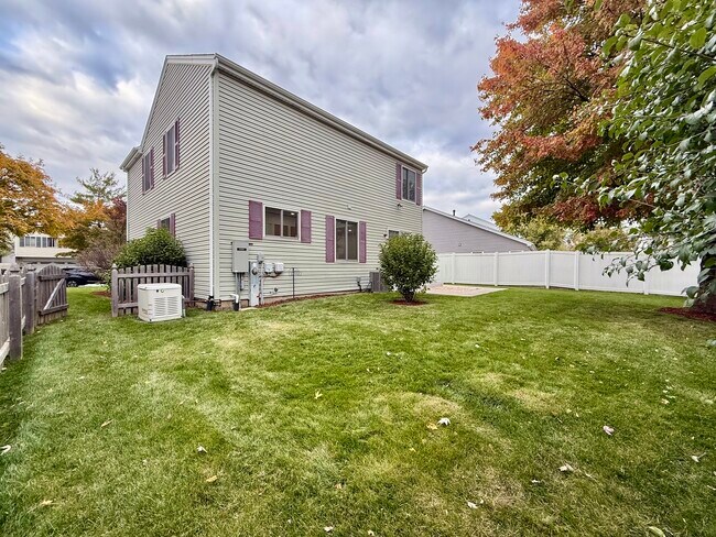 Building Photo - 2449 Carlton Dr