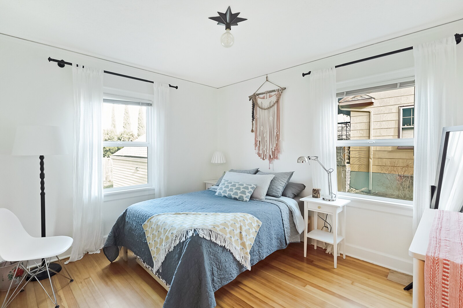 Building Photo - 2323 SE Pine St