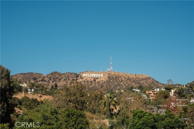 Building Photo - 2549 Beachwood Dr