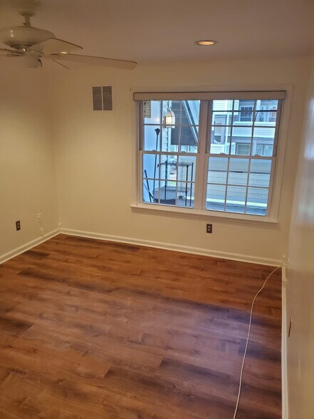 Building Photo - 551 Clubhouse Ct