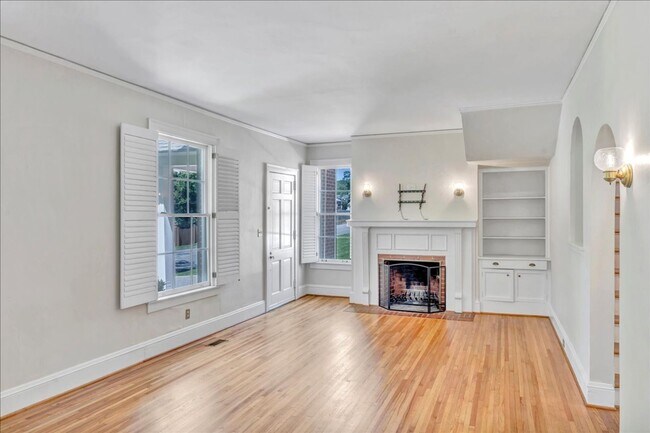 Building Photo - 3551 Overlook Ave
