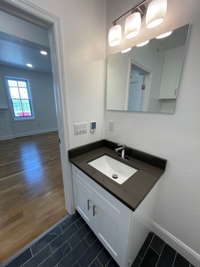 Building Photo - 56 Chambers St