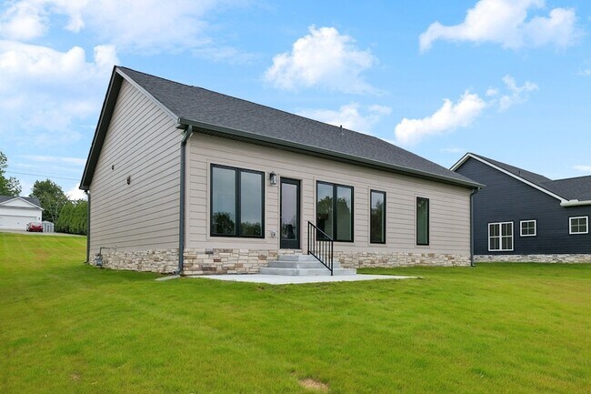 Building Photo - 815 Oconnor St