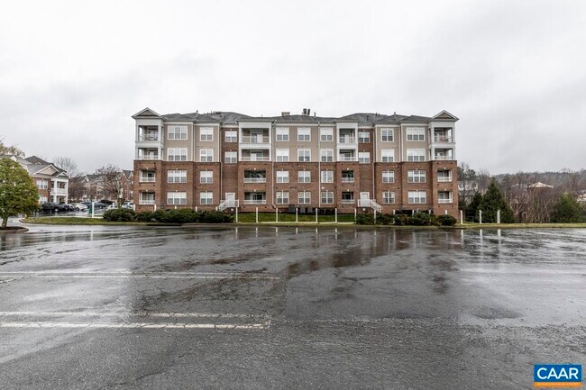 Primary Photo - 1051 Glenwood Station Ln