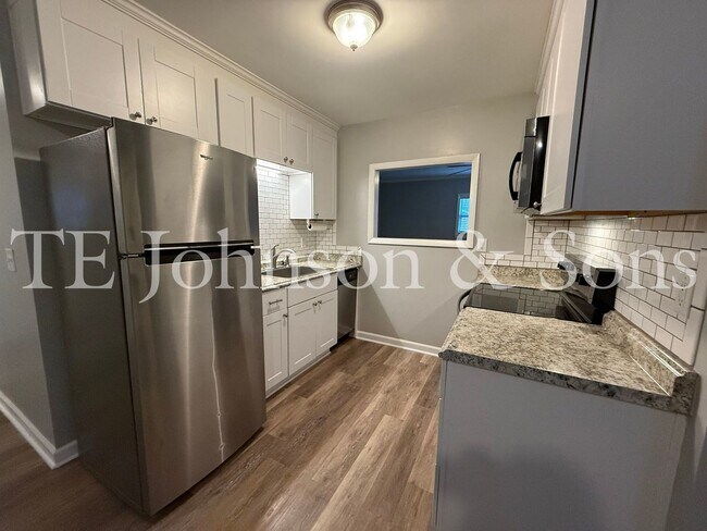 Building Photo - Modern Comfort with a Fenced Yard in Winston-Salem