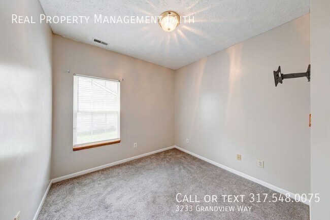 Building Photo - 3233 Grandview Way