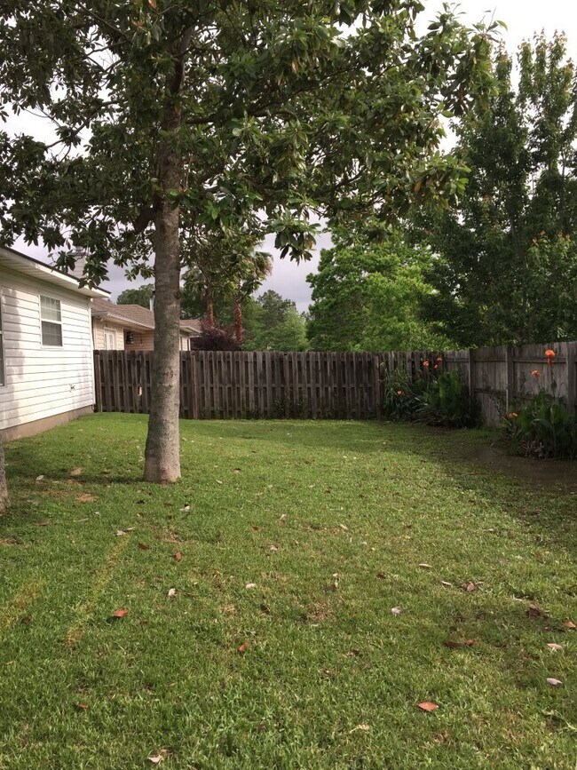Building Photo - Biloxi 3 Bedroom