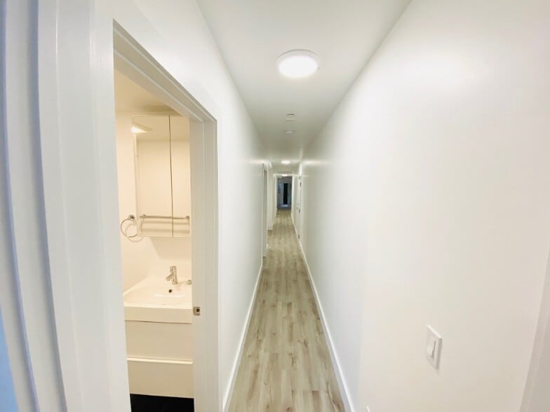 Building Photo - 670 Lombard St