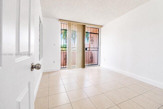 Building Photo - 6326 SW 139th Ct
