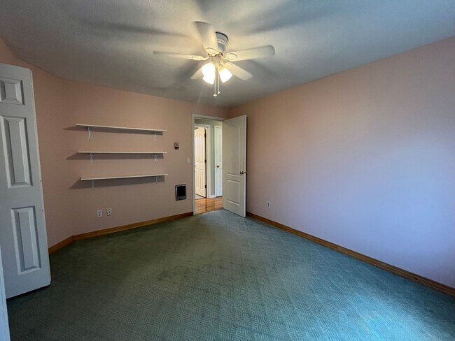 Building Photo - 4019 SE 66th Ave