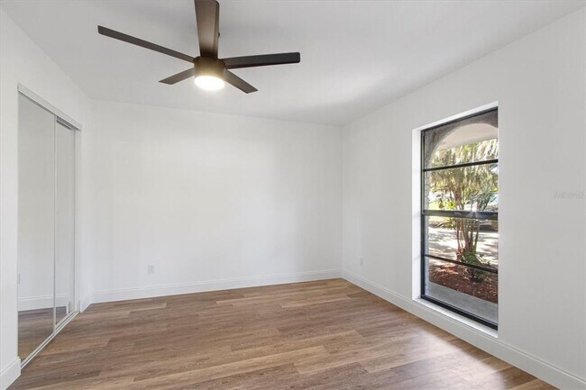 Building Photo - 11218 Creek View Dr