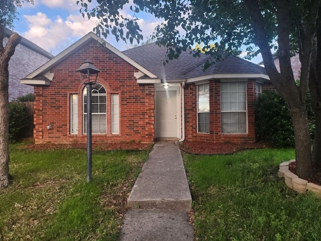 Primary Photo - Quiet and Cozy 2 Story Home