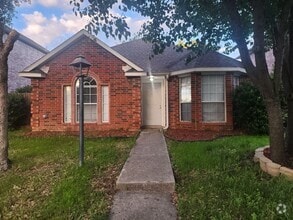 Building Photo - Quiet and Cozy 2 Story Home