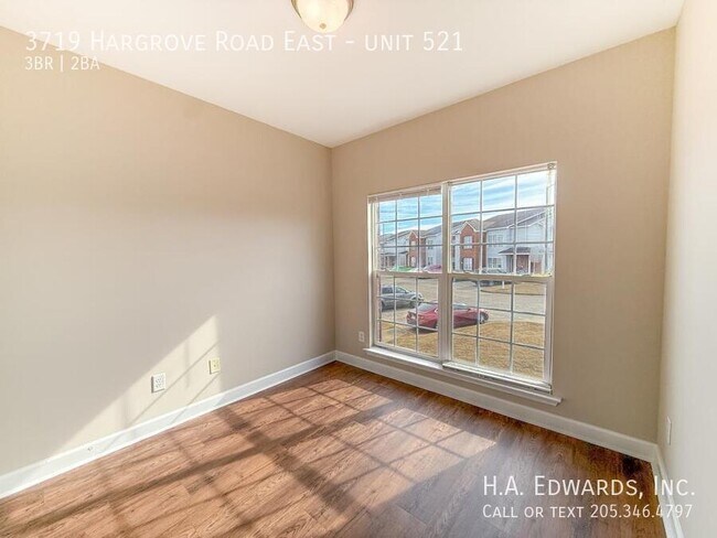 Building Photo - 3719 Hargrove E Rd