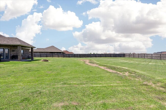 Building Photo - 8398 SW Sun Valley Dr