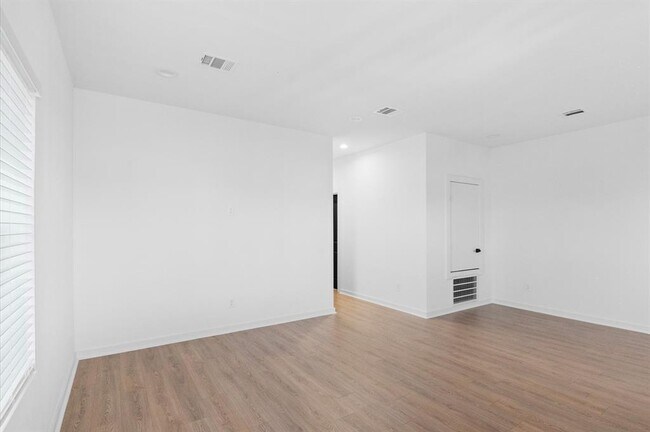 Building Photo - 9730 Tuffly St