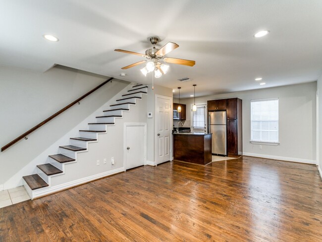 Building Photo - 4739 Bradford Dr