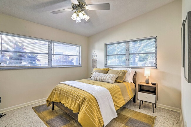 Building Photo - 1412 Country Club Rd N