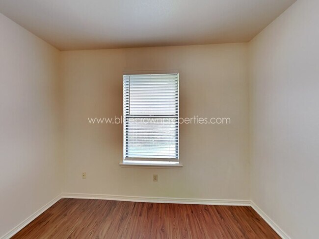 Building Photo - 10317 Lone Pine Ln