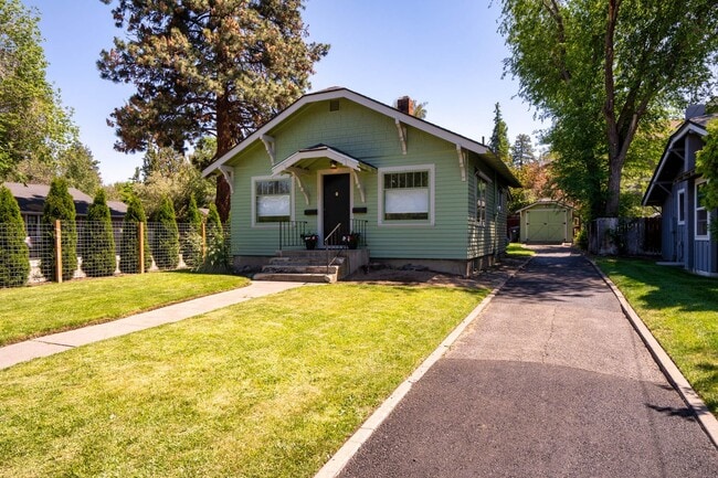Building Photo - Charming remodeled craftsman blocks away f...