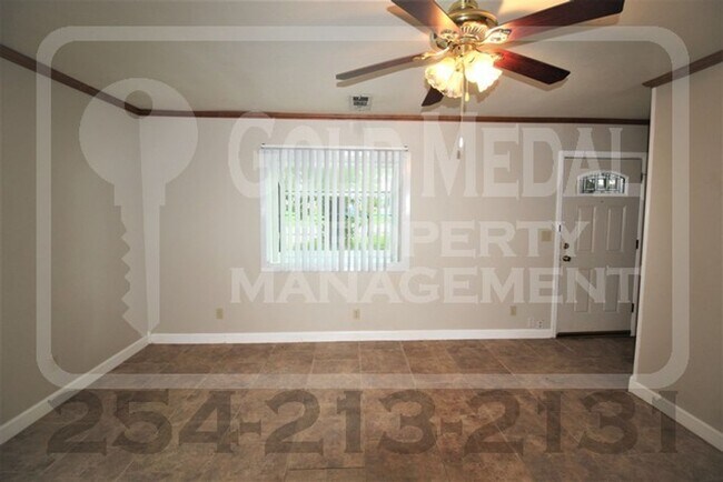 Building Photo - Your New Home Awaits At 1208 E Ave. H!