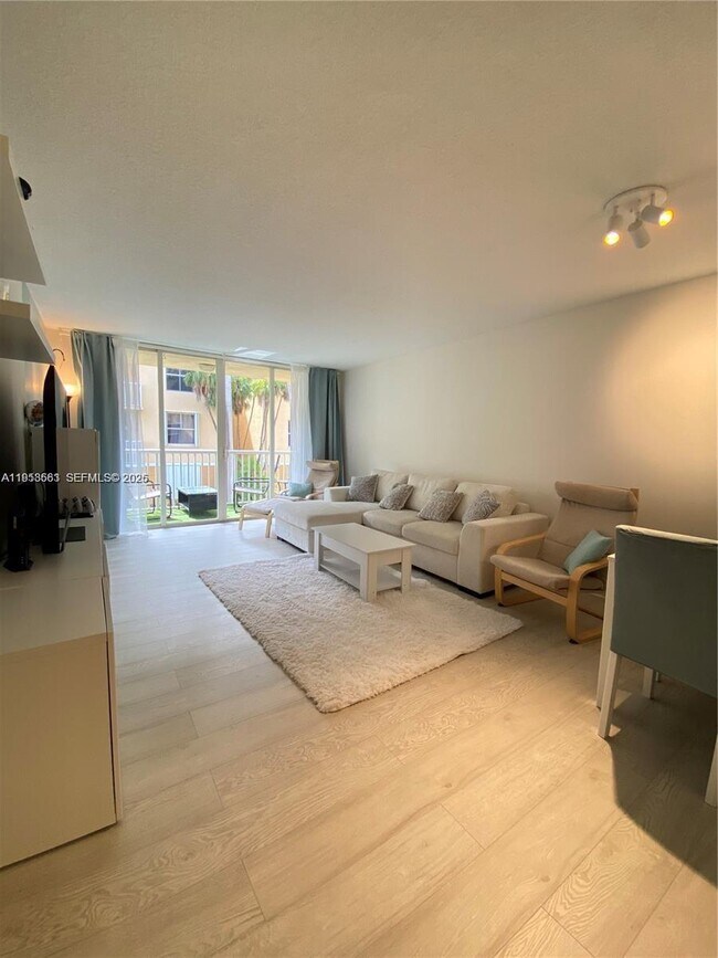 Building Photo - 1350 SE 3rd Ave