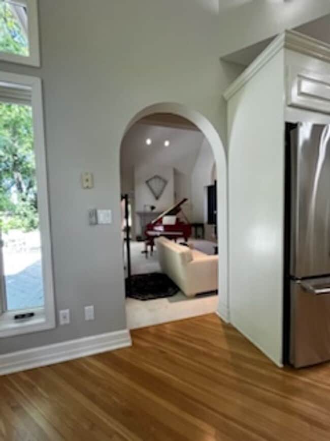 Building Photo - Stunning Custom Built Home with ALL Utilities Included!!