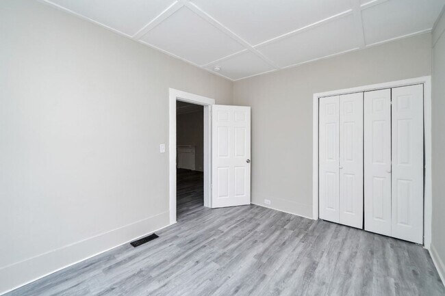 Building Photo - 233 Alder Ave