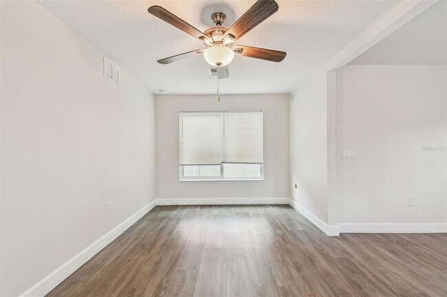 Building Photo - 650 E Tarpon Ave