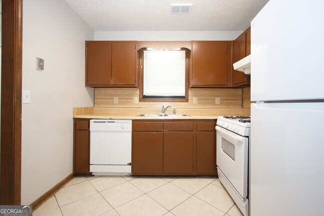 Building Photo - 948 Waverly Ct