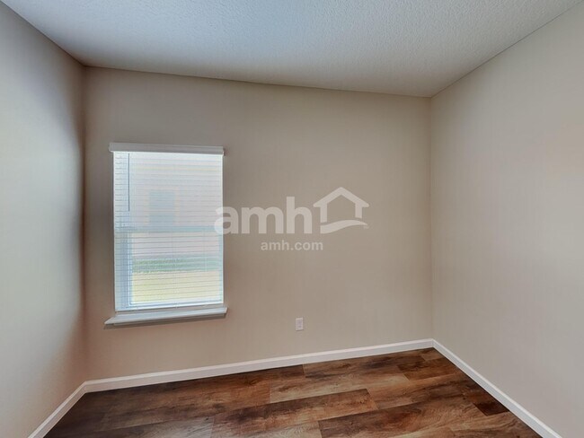 Building Photo - 70 Hemlock Point