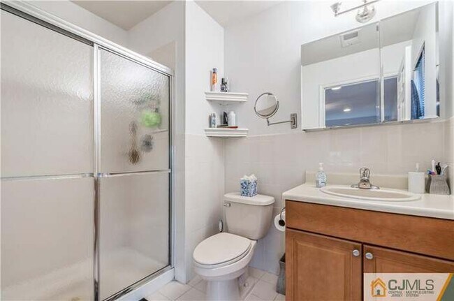 Building Photo - 115 Chariot Ct