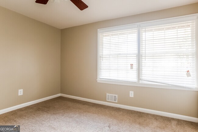 Building Photo - 2134 Elinwood Dr