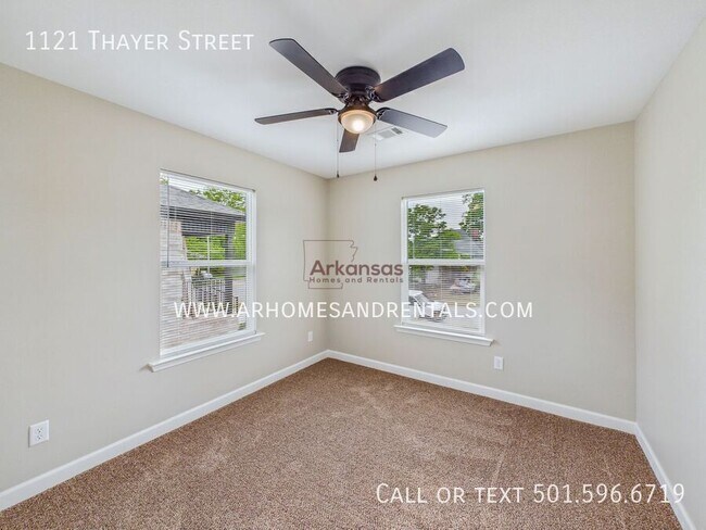 Building Photo - 1121 Thayer St