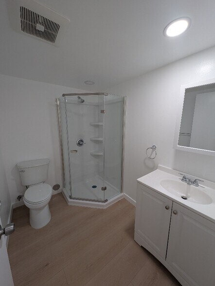 Building Photo - 4404 Stern Ave