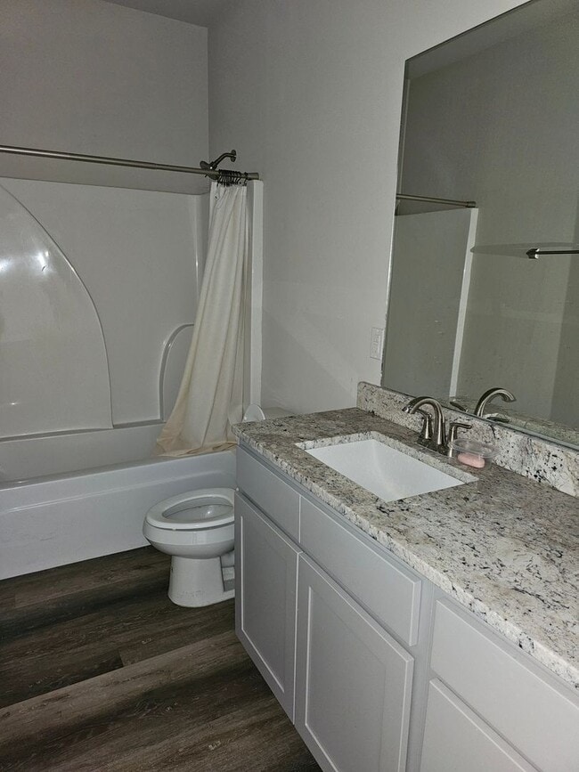 Building Photo - AVAILABLE NOW! *Pictures are of similar property , but not identical.  Schedule a tour to see in ...