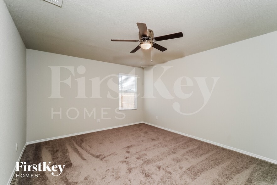 Building Photo - 9966 Sarrebourg St