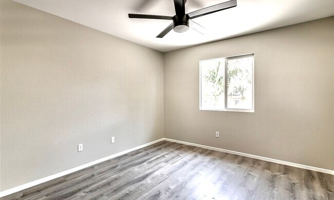 Building Photo - Beautiful 3 Bedroom Mapleton Home on a Res...