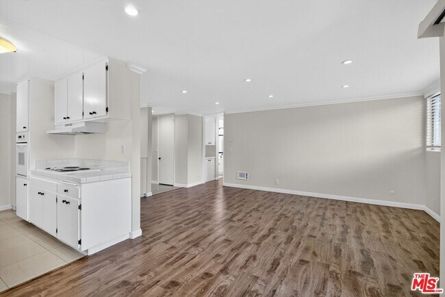 Building Photo - 5900 Canterbury Dr
