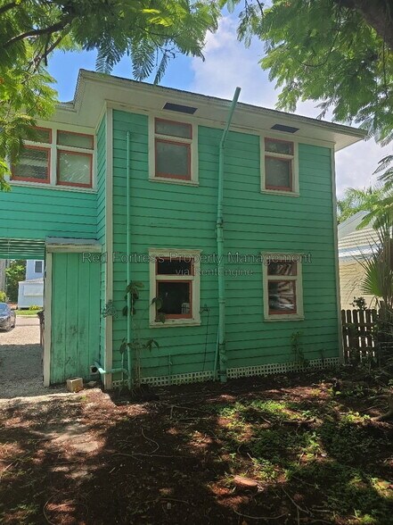 Building Photo - 1609 Poinsettia Ave